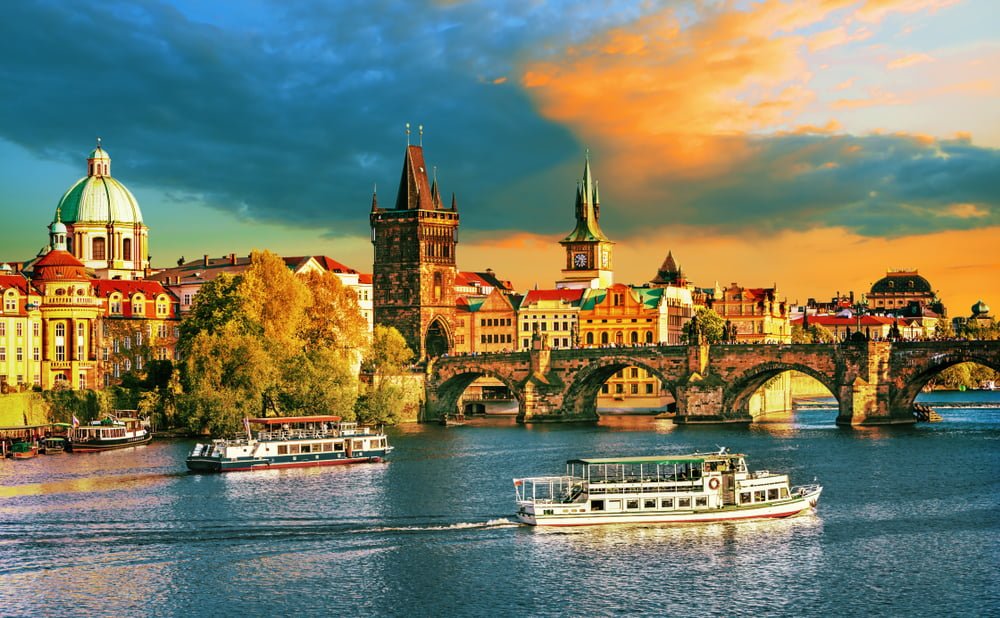 CZECHY: PRAGA ŚLADEM DOBREGO WOJAKA SZWEJKA /NOWOŚĆ/